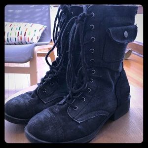 Roxy Oregon Love black combat boots.